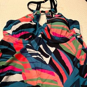 Raisins swim top, multicolor size 16 W
